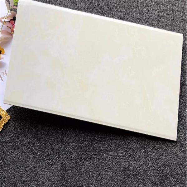 Grey large plate continuous grain matt wall