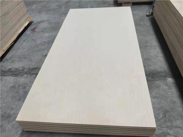 birch plywood made in China by Qikeixng